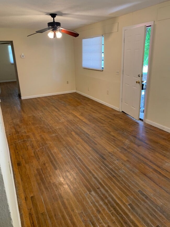 Photo - House with big yard close to airport