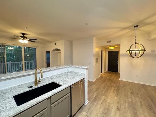 Photo - 2801 CHANCELLORSVILLE DR Unit 1012 Apartment
