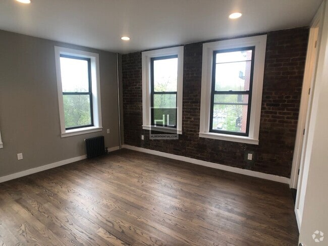 Building Photo - RIVERSIDE DRIVE / Spacious Riverside Drive...