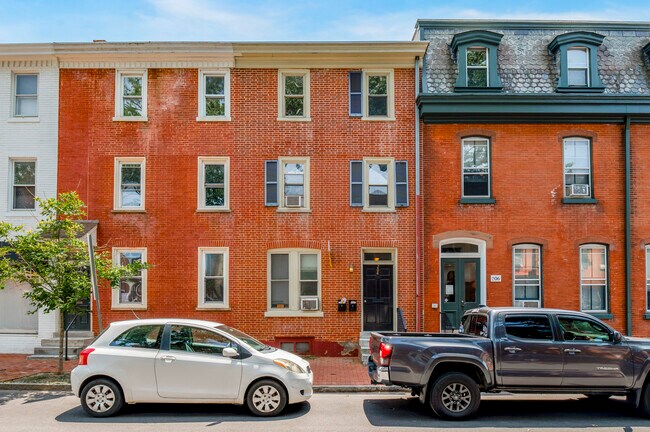 Building Photo - 204 W Gay St