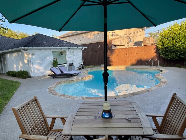 Foto del edificio - 7414 Meadow Rd