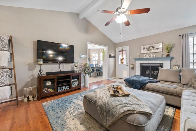 Building Photo - Fully furnished Sherwood Oasis