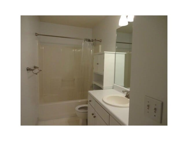 Building Photo - 665 Chantress Ct