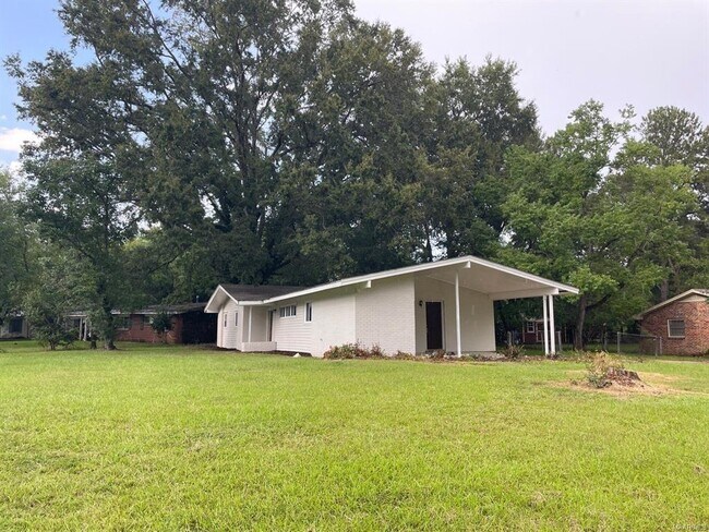 Building Photo - 731 Alamo Dr