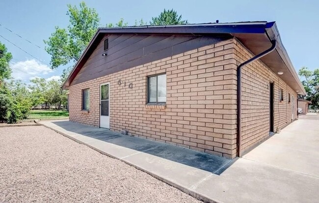 Building Photo - 610 N Orchard Ave