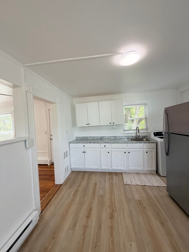 Building Photo - 37 Maud St