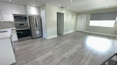 Building Photo - 2312 Van Buren St