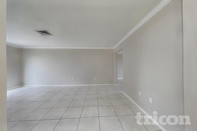 Foto del edificio - 8105 Longbay Blvd