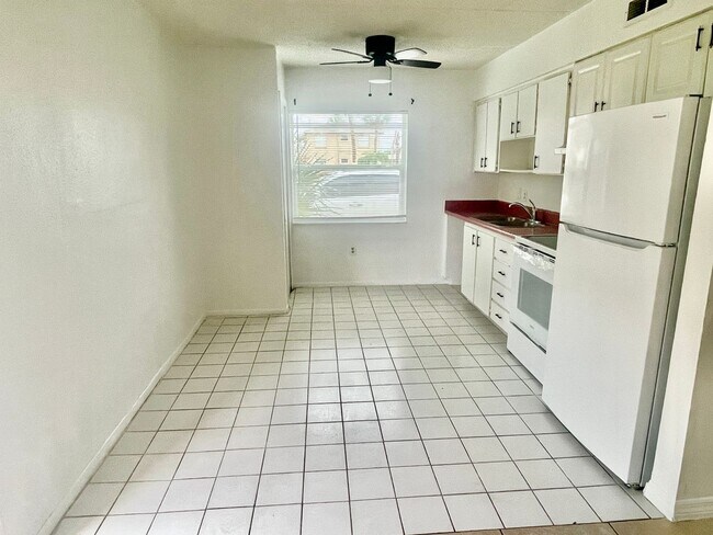 Foto del edificio - Palm Gardens - First Floor