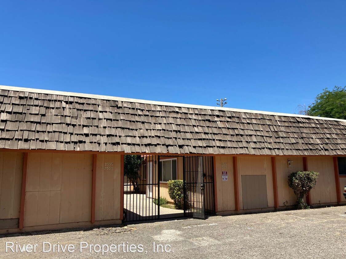 Primary Photo - 2 br, 1 bath Apartment - 2553 Glen Ave