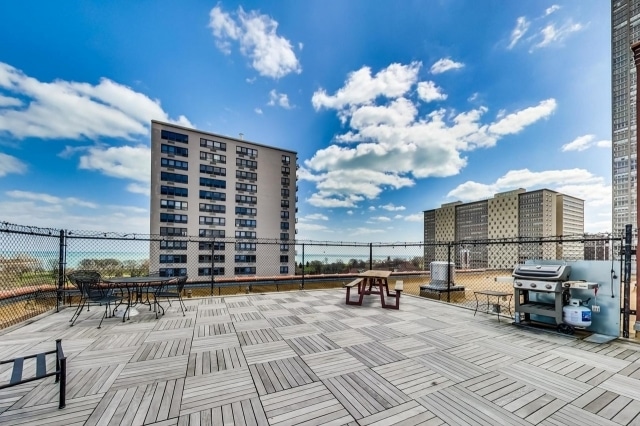 Rooftop area - 708 W Bittersweet Plz