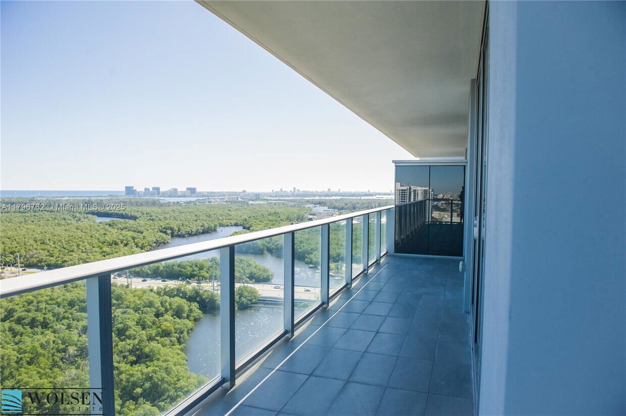 Photo - 16385 Biscayne Boulevard Apt #2615, North Miami Beach, FL 33160 - 3 BR 3 BA condo