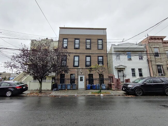 Foto del edificio - 230 Highland Pl