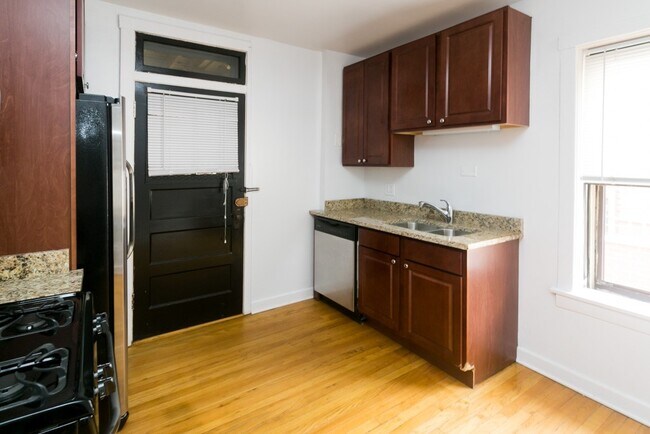 Foto del edificio - 2220 W Ainslie St