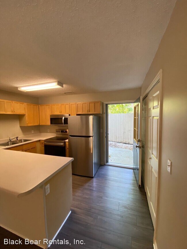 Building Photo - 2 br, 2.5 bath House - 72 Asares Hill Road
