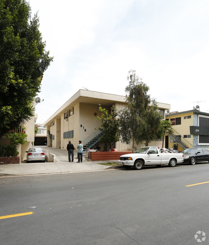 Building Photo - 818 S Harvard Blvd