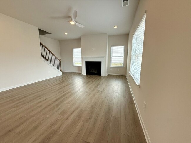 Building Photo - Beautiful New Home in Sought After Neighbo...