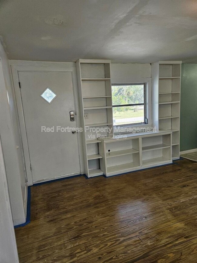 Building Photo - 3005 Beatrice Pl