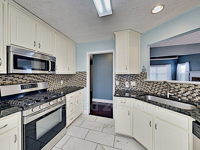 Building Photo - 1705 Queen Victoria Ct