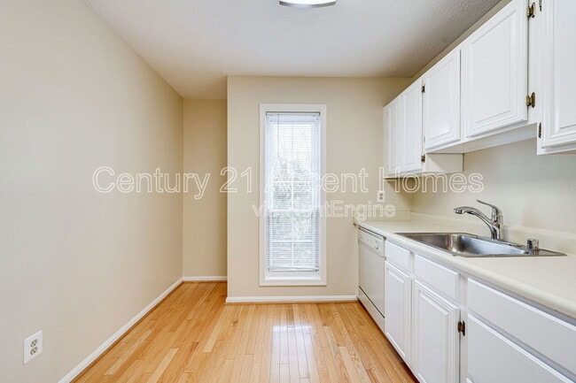 Building Photo - 9941 Oakton Terrace Rd