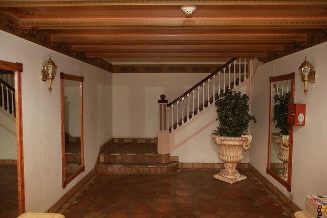 Foto del edificio - 1700 Beach Street 101
