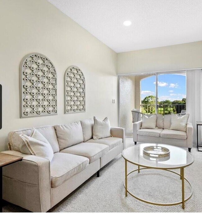 Foto del edificio - 2100 Greenview Shores Blvd