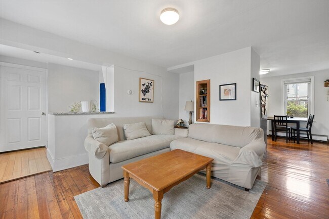 Foto del edificio - 526-528 Medford St