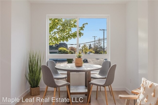 Foto del edificio - 3 br, 2.5 bath House - 7062 15th Ave NW