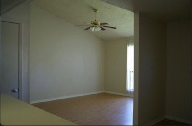 Building Photo - 2500 Hickory Dr