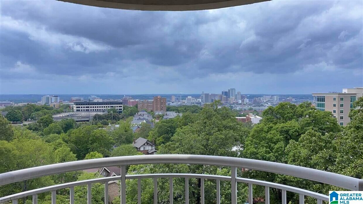 Foto principal - 2600 Arlington Ave S