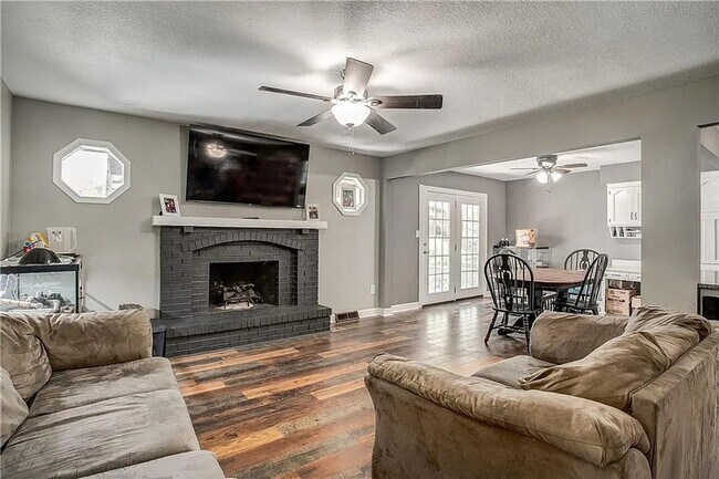 Building Photo - Spacious 3bd/2ba House in Independence, MO!
