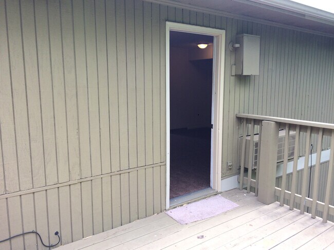 Building Photo - 1441 Fernwood Glendale Rd