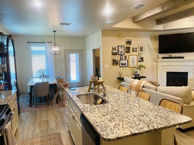 Building Photo - 2112 105th St