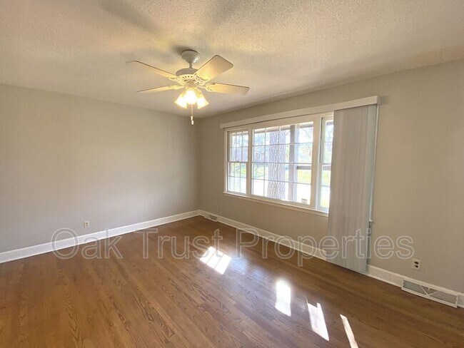 Building Photo - 7666 Hillandale Rd