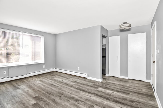 Building Photo - Woodland Apartments