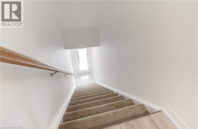 Building Photo - 261 Woodbine Ave