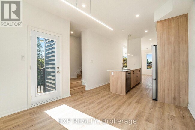 Building Photo - 251 Castor St