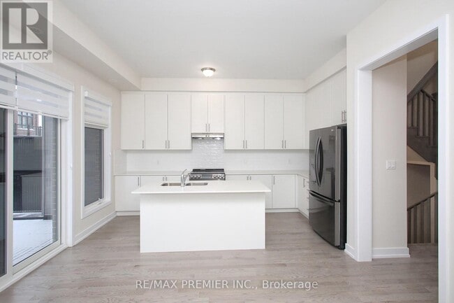 Building Photo - 3057 Welsman Gdns