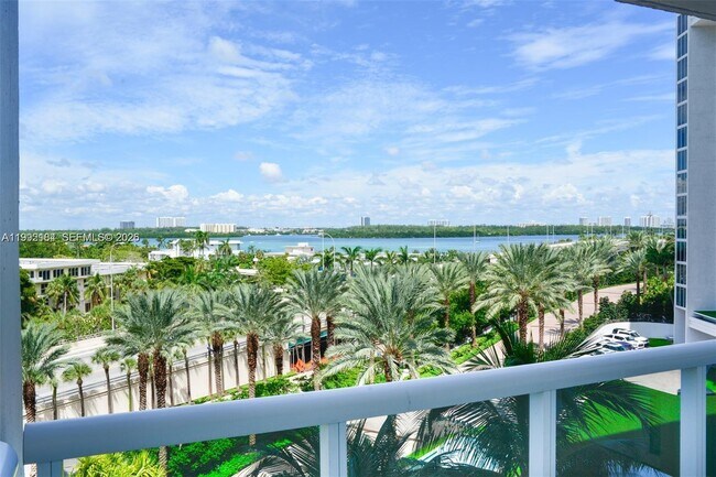 Foto del edificio - 10275 Collins Ave