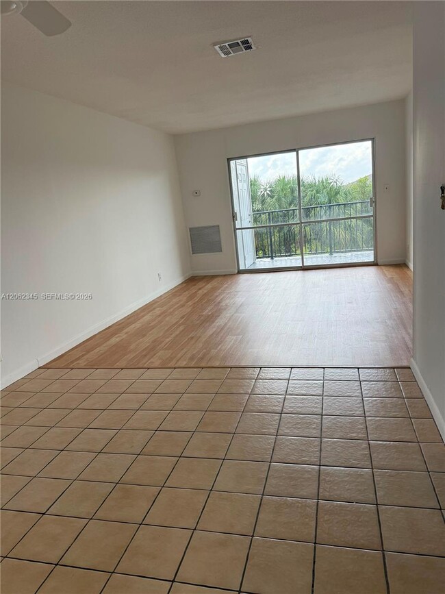 Building Photo - 1021 Crystal Lake Dr