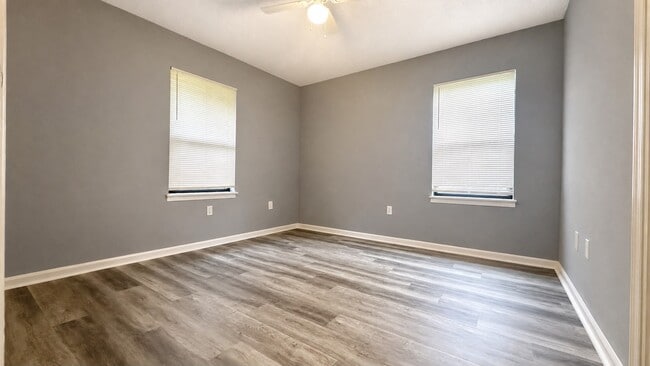 Building Photo - 855 Hughey St