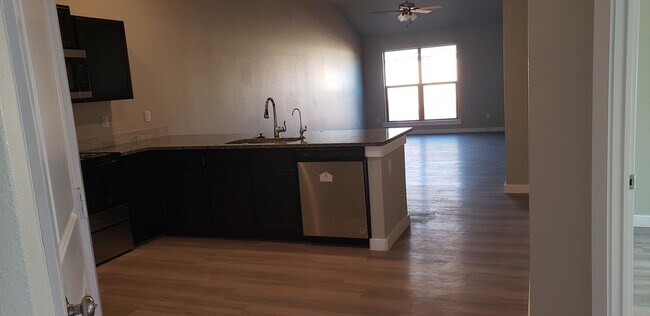 Foto del edificio - 83 Maverick Cir