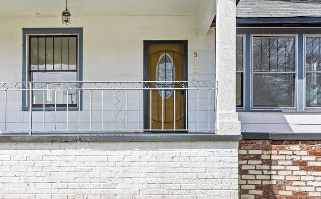 Foto del edificio - Charming + Modern Highland Park Home - 3 Beds, 2 Baths, Fenced Yard, + Plenty of Parking!