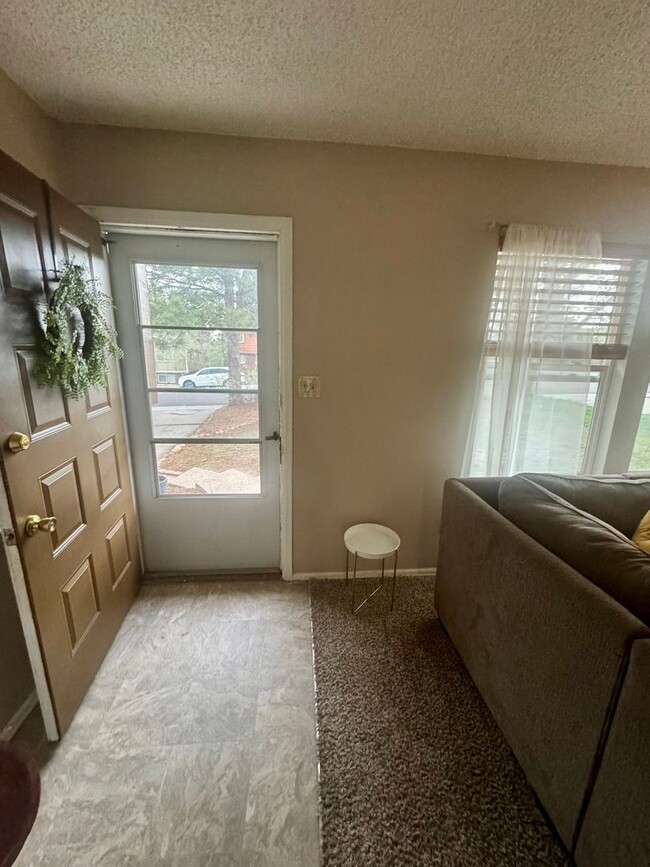 Foto del edificio - 3 bedroom/2 bath Centrally Located home in...
