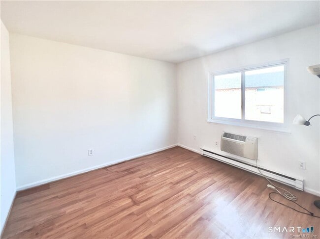 Building Photo - 737 Cove Rd