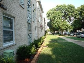 Foto del edificio - 8638 W Summerdale Ave