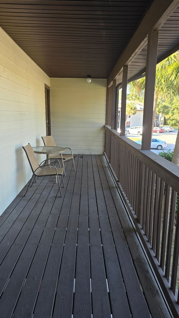 Foto del edificio - 3 bedroom 2 bath 2nd floor condo