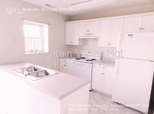Building Photo - 2421 Avalon Woods Dr