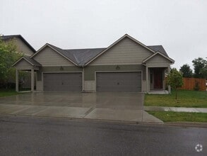 Building Photo - 895 Longbow Ln