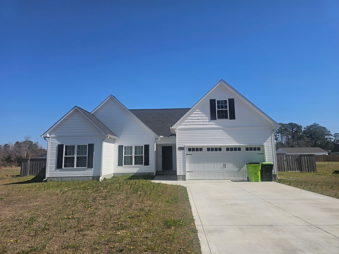 Foto principal - 3 Bedroom Plus a Bonus Room in Jacksonville